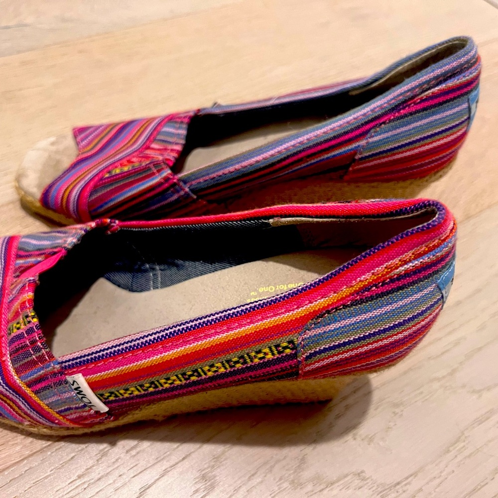 Women's TOMS Multicolor Wedge Sandals Size 6
